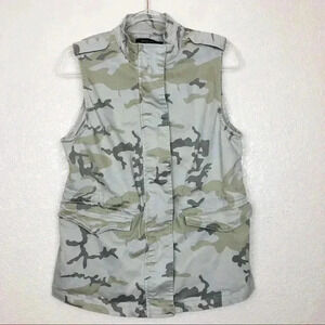 2/$25 MAX JEANS Women’s Camouflage Vest Medium